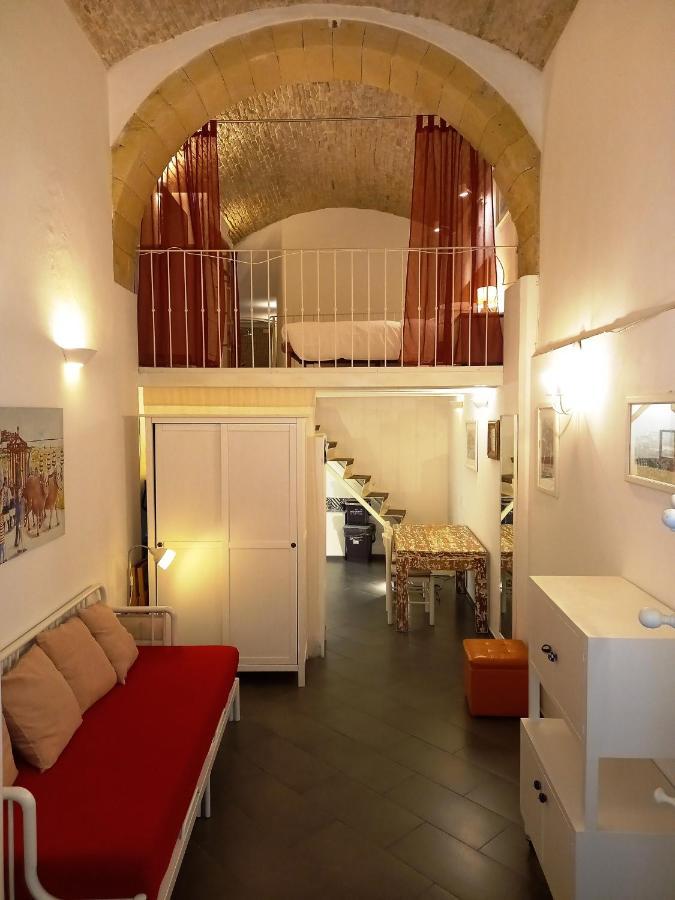 Апартаменты Residenze Palazzo Pes Кальяри Экстерьер фото